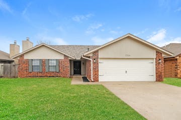 1704 Shannon Dr Midwest City, OK 73130